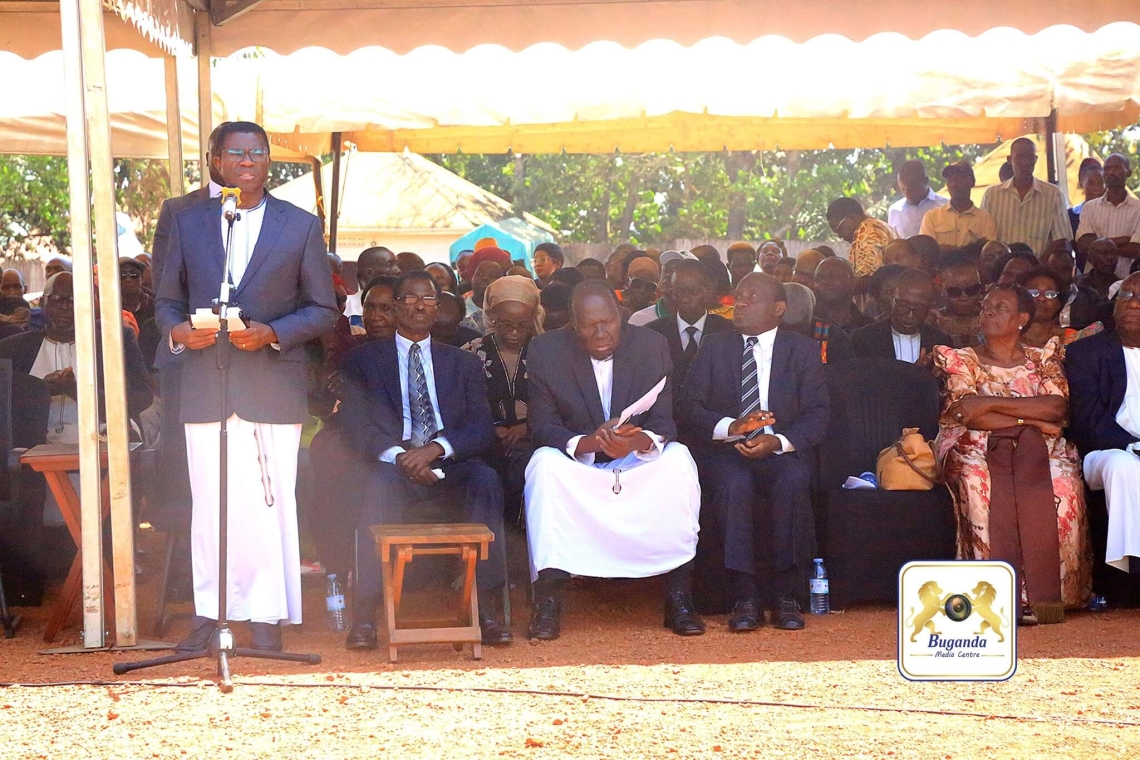 Prime Minister Charles Peter Mayiga delivers a tribute on behalf of the Buganda Kingdom